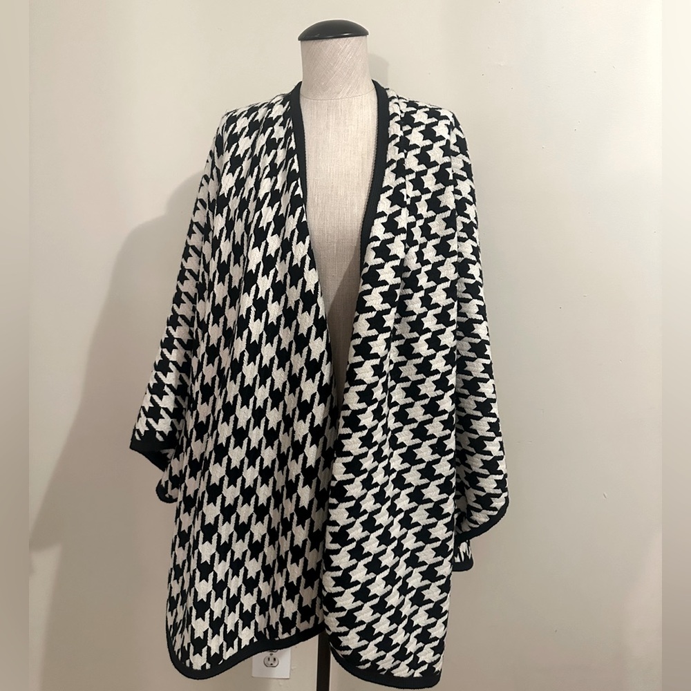 Black and White Houndstooth Women's Sweater